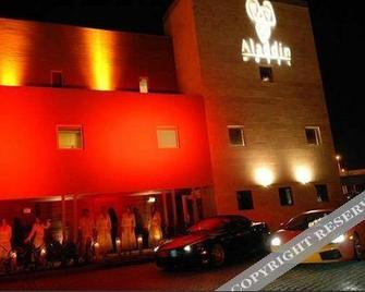 Aladdin Hotel Miami - Miami Springs - Building