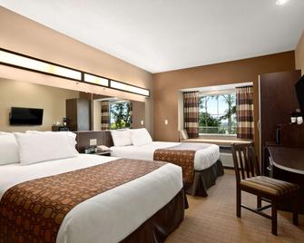 Microtel Inn & Suites by Wyndham St Clairsville - Saint Clairsville - Bedroom