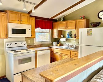 Stepping Stone Cabin - Luray - Kitchen