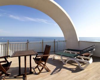 Residence Cavalluccio Marino - Santa Marinella - Балкон