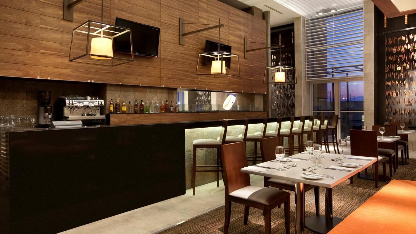 Hilton Garden Inn Santiago - Airport