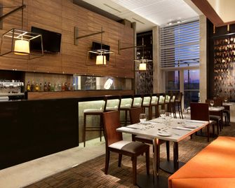 Hilton Garden Inn Santiago - Airport - סנטיאגו - מסעדה