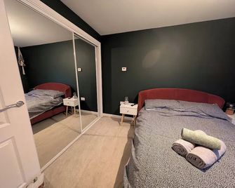 PetFriendly 1BedApt - 5 Min from beach Aberdeen - Aberdeen - Bedroom