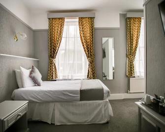 The Murray Arms Hotel - Castle Douglas - Bedroom