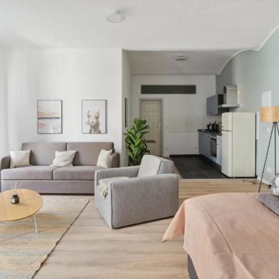 Living room view of Limehome Dresden Jordanstraße