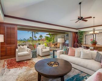 Panoramic Ocean and Golf Course Views ! Luxury Townhouse at Hualalai Resort- includes 2 Golf Carts - Kailua-Kona - Living room