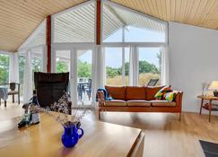 3 Bedroom Stunning Home In Fanø - Esbjerg - Vardagsrum