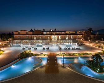 L' Araba Fenice Hotel & Resort - Altavilla Silentina - Piscina