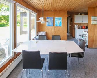 Nice home in Samsø with kitchen - Samsø - Dining room