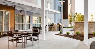 TownePlace Suites by Marriott Kansas City Airport - קנזס סיטי - פטיו