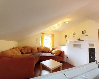 Poludnig, cozy 5 P apartment - Hermagor - Wohnzimmer
