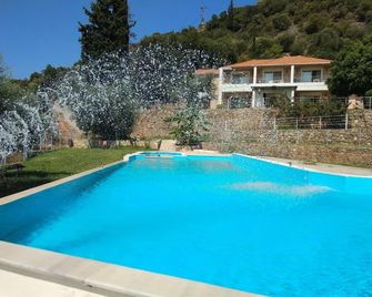 Hotel Theasis - Marathias - Piscina