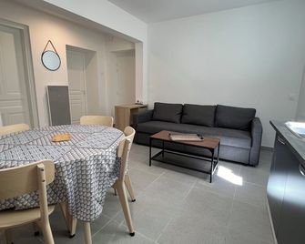 Appartement T2 40 M2 cosy RDC plein centre ville - Pierrelatte - Salle à manger