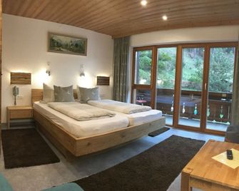 Hotel Pension Hubertus - באד רייכנהל - חדר שינה