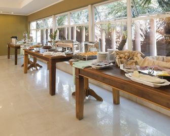 Carlton Plaza Baoba - Taubaté - Buffet