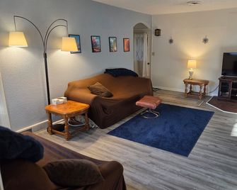 Bring the family! Home with Devils Lake and Lakewood Park close by! - Devils Lake - Obývací pokoj