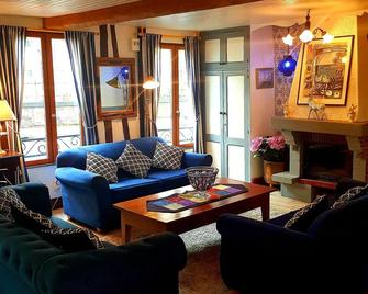 La Valerianne(Five Bedroomed Town House 200 Metres From Sea Front) - Saint-Valéry-sur-Somme - Salon