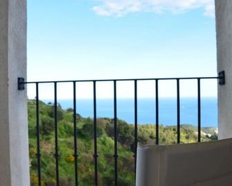 Agunì Agriturismo & Locanda - Palizzi - Balcón