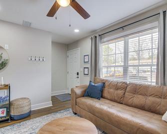 Condo with Pool Walk to University of Mississippi! - Oxford - Pokój dzienny