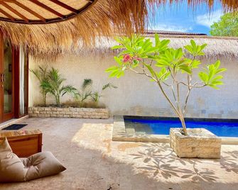 La Bella - Hotel Villa & Spa - Pemenang - בריכה