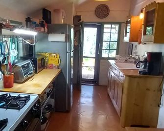 Tubac's Premier Historic Rental property: Beautiful, Private, 1857 Adobe casita - Tubac - Kitchen