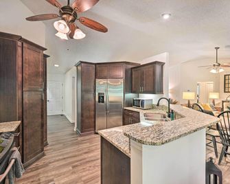 Lakefront Anderson Paradise Dock, Fire Pit! - Anderson