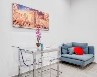 Bolognina Centro-Stazione Apartment - Bologna - Dining room