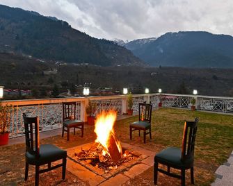 Mastiff Grand Manali - מאנאלי - מרפסת