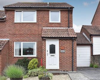 3 bedroom accommodation in Preston, near Weymouth - Broadwey - Edificio