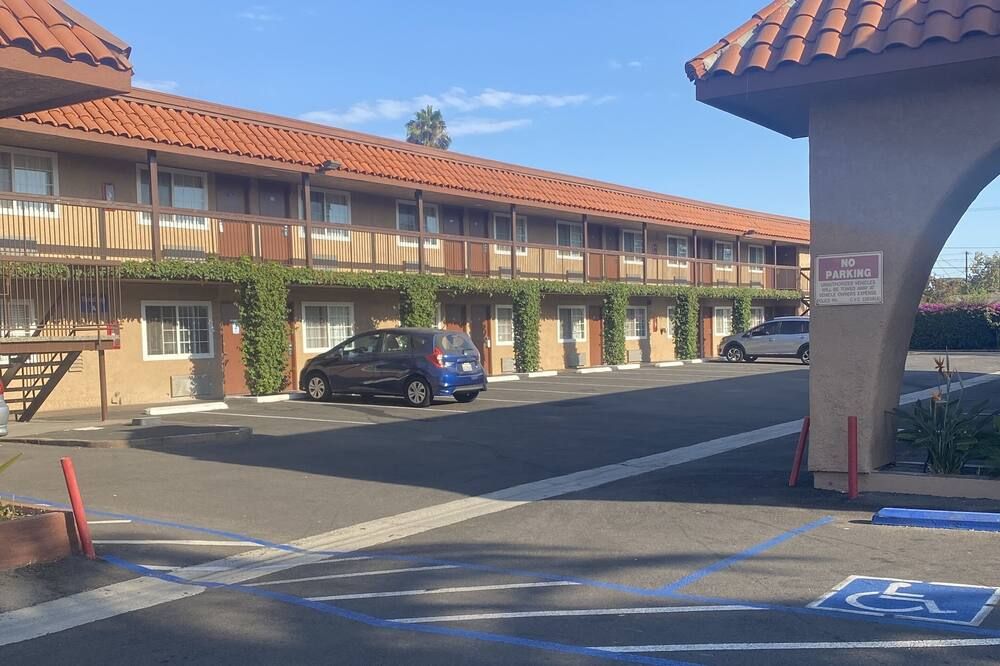Other view of Anaheim Astoria Inn & Suites