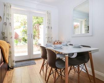 Trinity Cottage - Christchurch - Dining room
