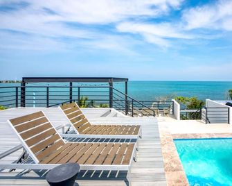 Oceanfront Sunset Gecko Condo - Ground Floor 1B - Placencia - Pool