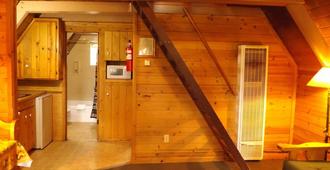 Arizona Mountain Inn and Cabins - Flagstaff - Living room