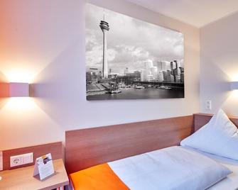 Mcdreams Hotel Wuppertal City - Wuppertal - Bedroom
