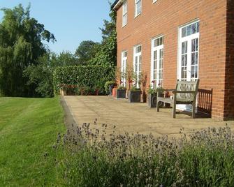 The Hall Farm Bed And Breakfast - Huntingdon - Veranda