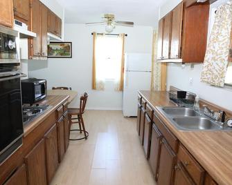 Tranquil Lake House on 2 Acres: Pet-Friendly with Stunning Lake Views. - Eastland - Кухня