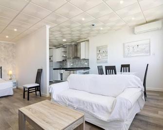 Apartamentos Avenida Tropical by Bossh - Salobreña - Living room