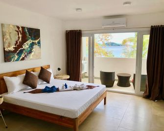 Sunset Cove Beach & Dive Resort - Romblon