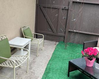 Very quiet and peaceful room with private entrance and private bath - Encinitas - Patio