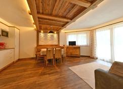 Alpine Mountain Chalet - San Vigilio di Marebbe - Jadalnia