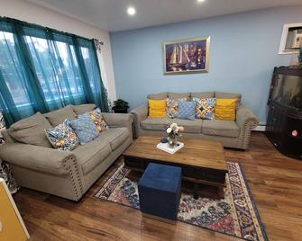Lovely 2 bedroom apartment - Queens