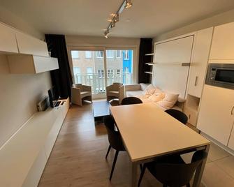 Beautiful studio in the center of De Panne - De Panne - Eetruimte