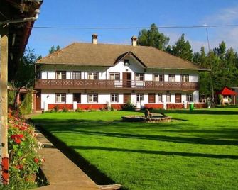 Centro Vacacional Huaychulo - Concepción - Edificio