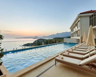 Ananti Resort Residences & Beach Club - Sveti Stefan - Bazén