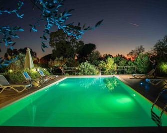 Modern Apartment with Pool, Garden, Wi-Fi, Terrace, Barbecue, Air Conditioning - Montevago - Piscina