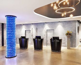 H2 호텔 뮌헨 올림피아파크 - 뮌헨 - 프론트 데스크