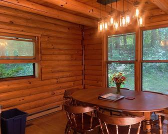 Cabin in the Woods - Ravenna - Dining room