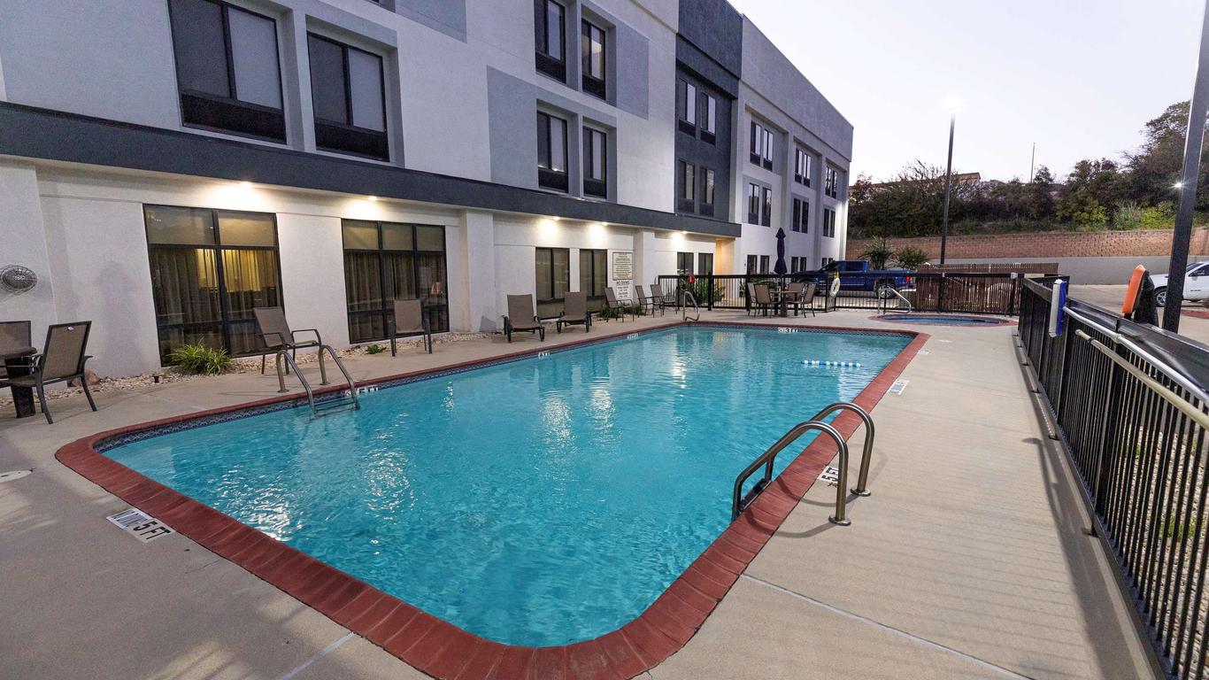 هامبتون إن كيرفيل