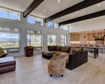 Contemporary Wyoming Luxury - Sheridan - Sala de estar