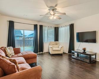 Beautiful 5 bedroom with plenty of space & parking - Crowley - Sala de estar